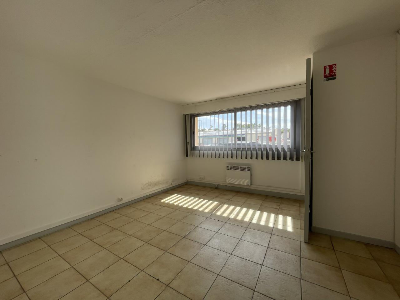Local d'activité Flassans-sur-Issole 870m² Location local d'activité Flassans-sur-Issole Var OLACT2315412 6